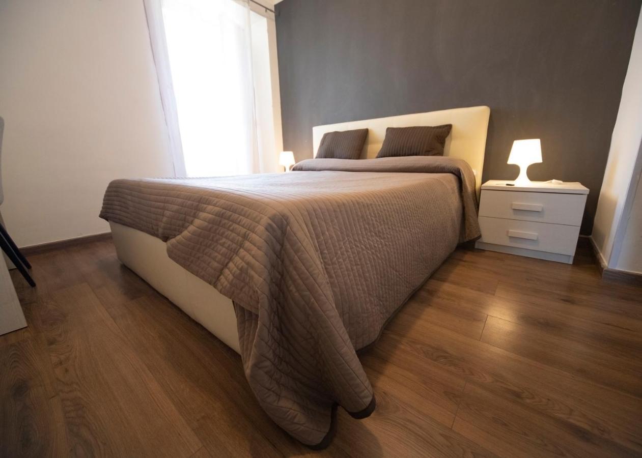 Rooms In Shared Apartment - City Center Catania Exterior photo
